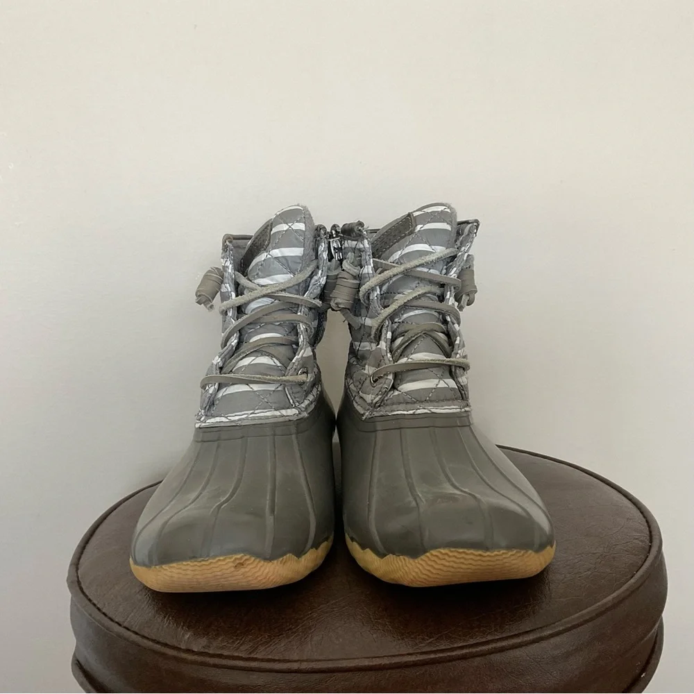 Sperry Saltwater Grey, White Striped Duck Boots Size 7 Women Waterproof Winter